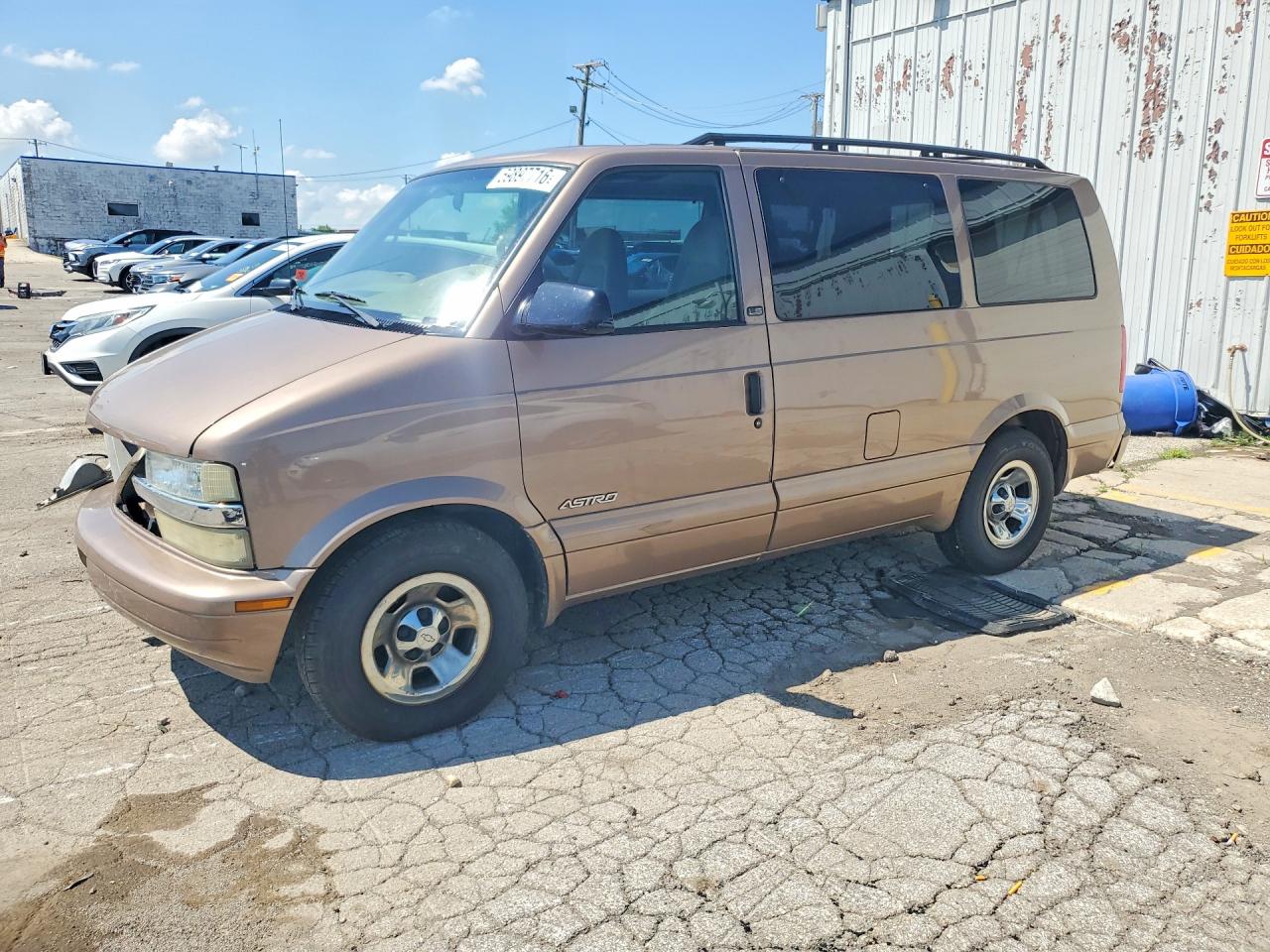 2002 Chevrolet Astro Tan vin: 1GNDM19X12B109383