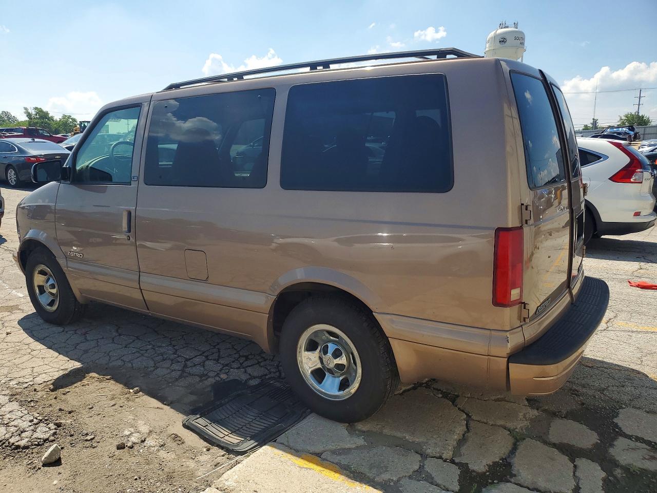 2002 Chevrolet Astro Tan vin: 1GNDM19X12B109383