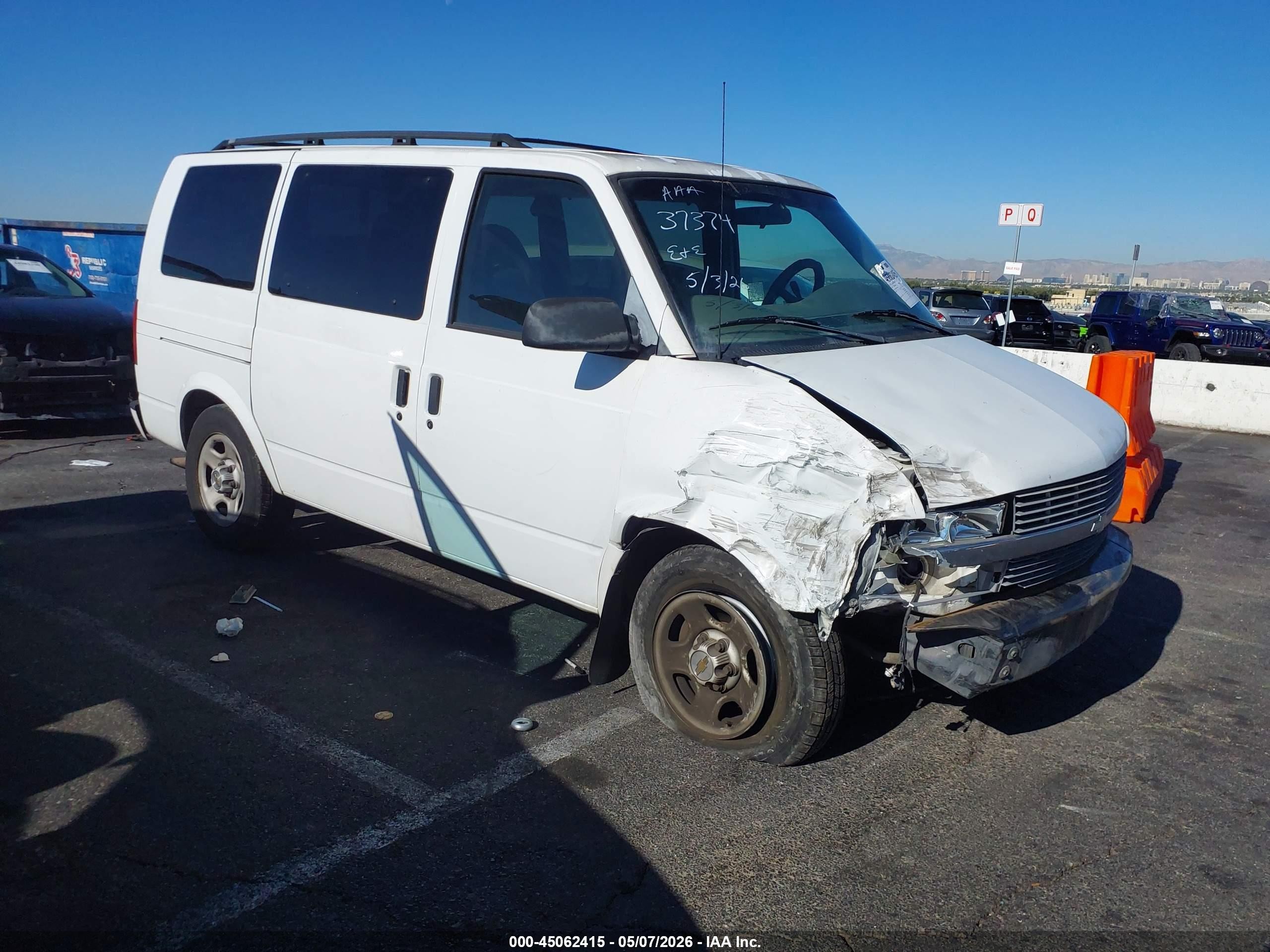 2003 Chevrolet Astro   White vin: 1GNDM19X13B101950