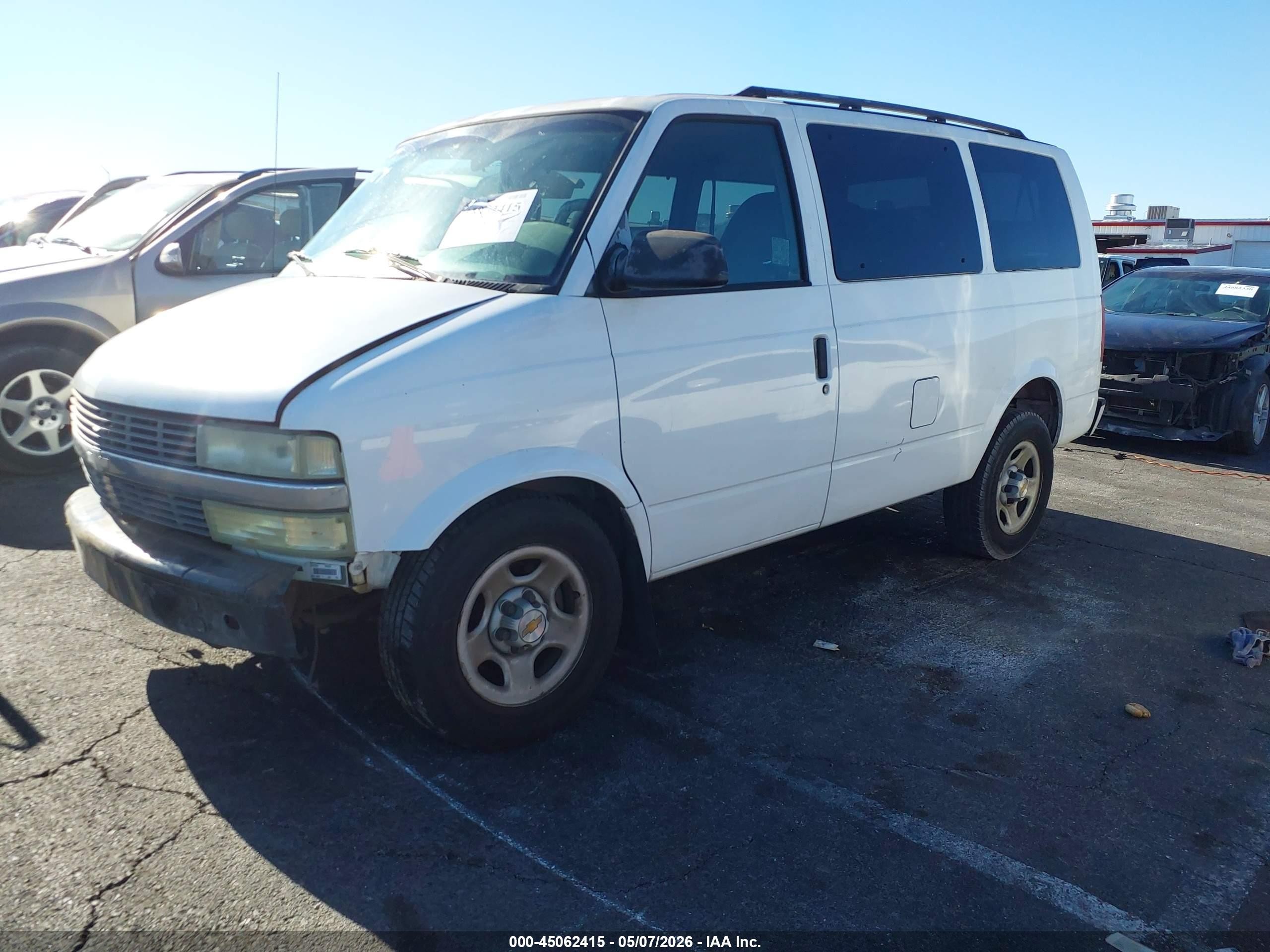 2003 Chevrolet Astro   White vin: 1GNDM19X13B101950
