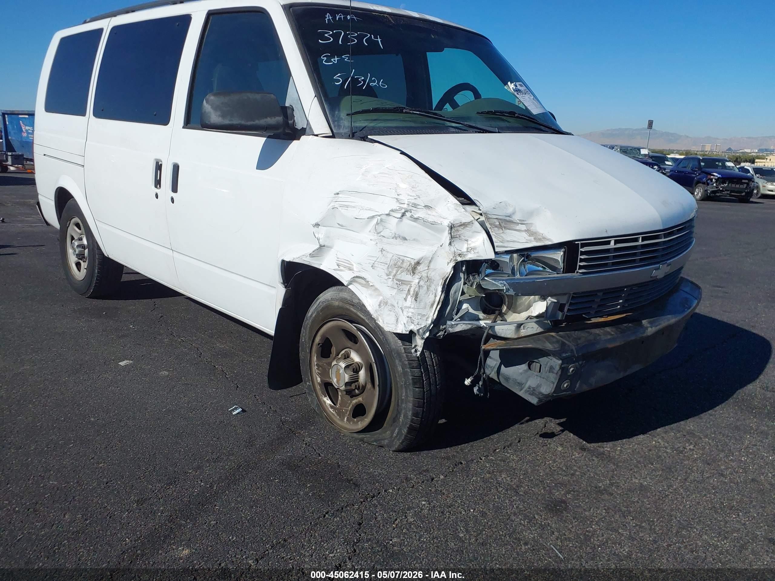 2003 Chevrolet Astro   White vin: 1GNDM19X13B101950
