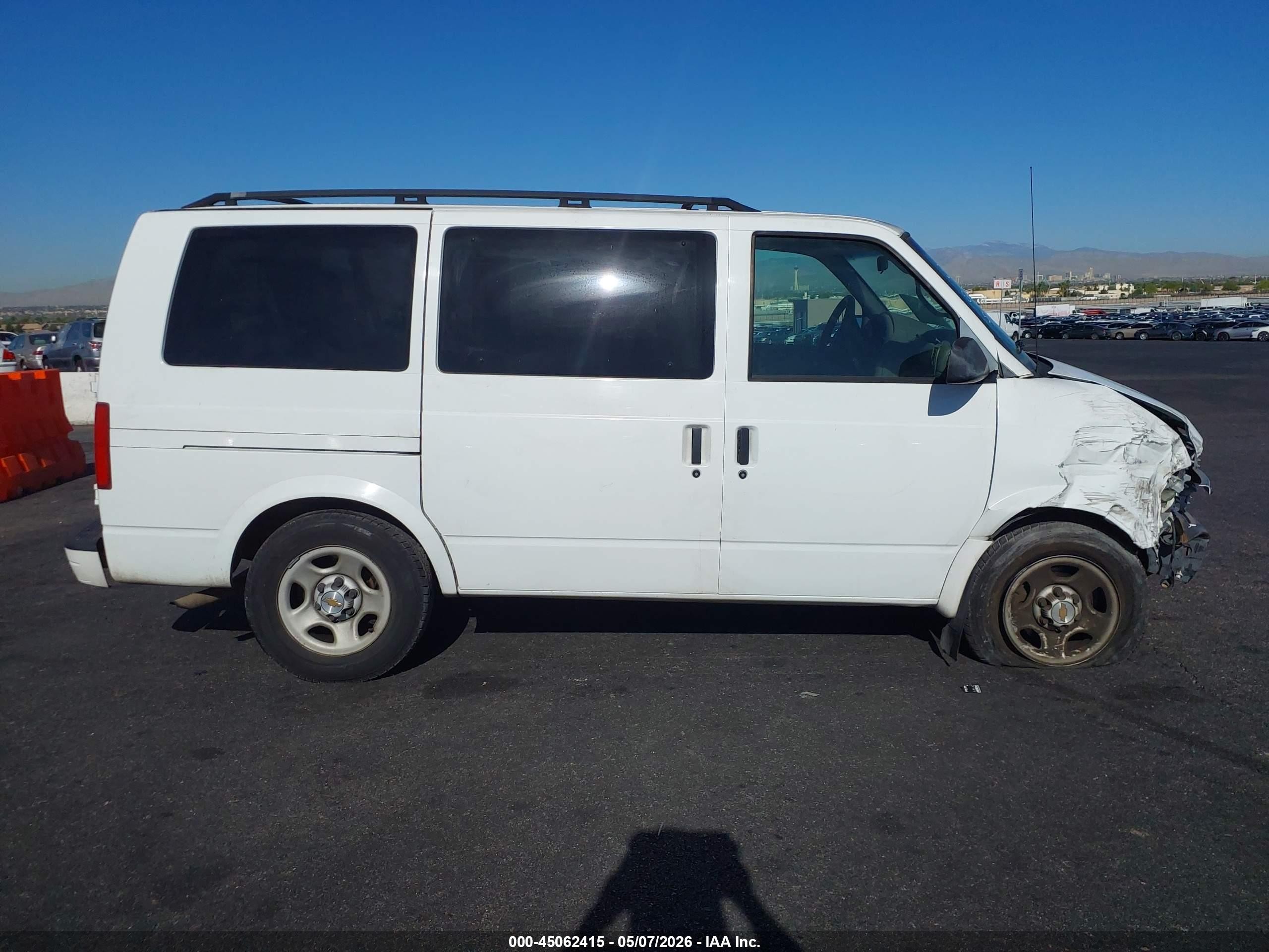 2003 Chevrolet Astro   White vin: 1GNDM19X13B101950