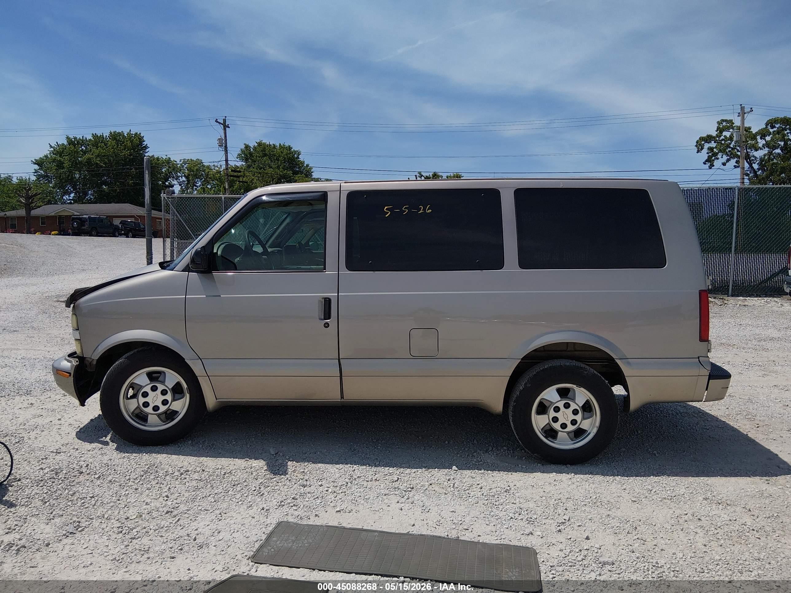 2003 Chevrolet Astro   Tan vin: 1GNDM19X33B141530