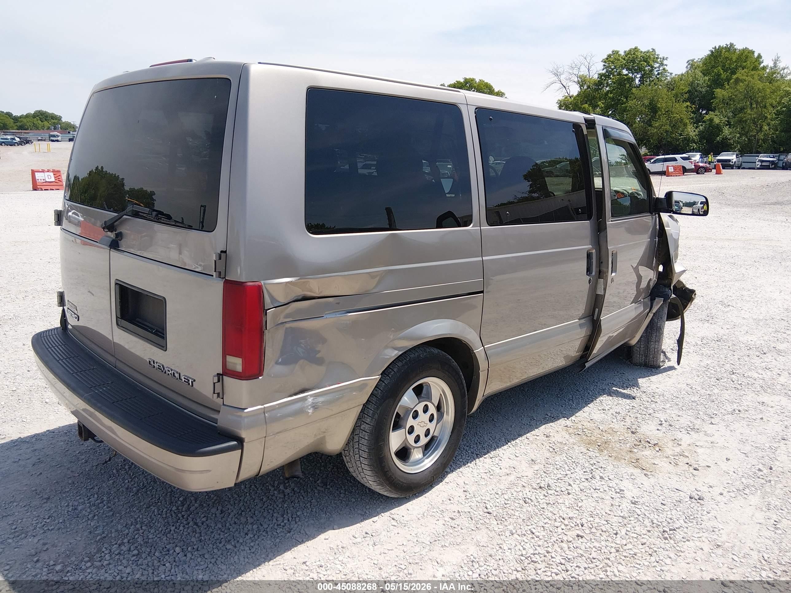 2003 Chevrolet Astro   Tan vin: 1GNDM19X33B141530