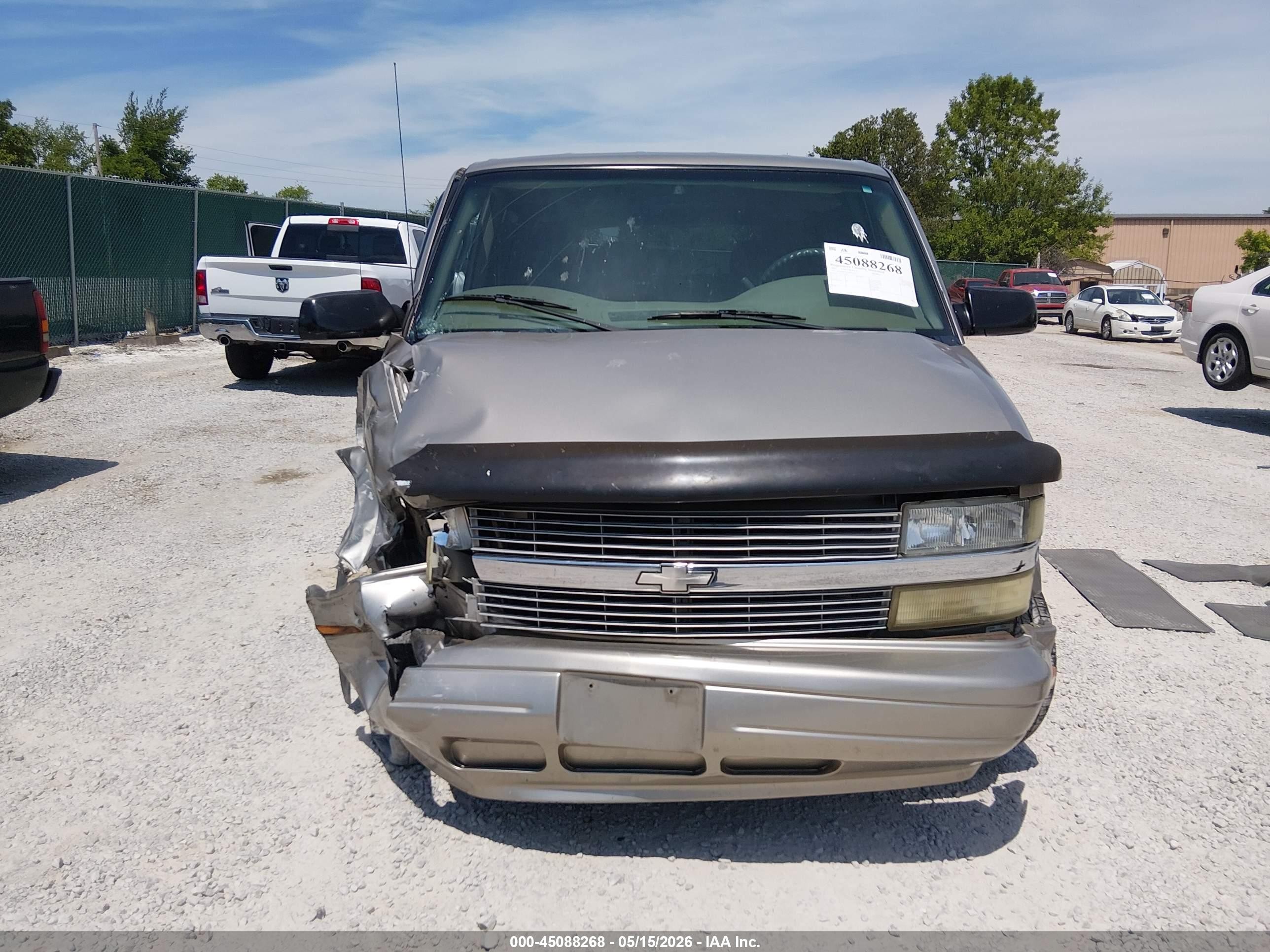 2003 Chevrolet Astro   Tan vin: 1GNDM19X33B141530