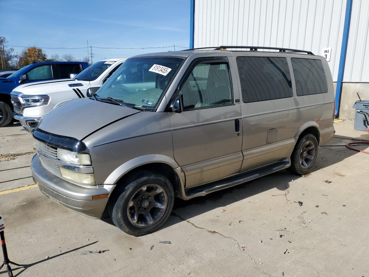 2004 Chevrolet Astro Желто-коричневый vin: 1GNDM19X34B110909