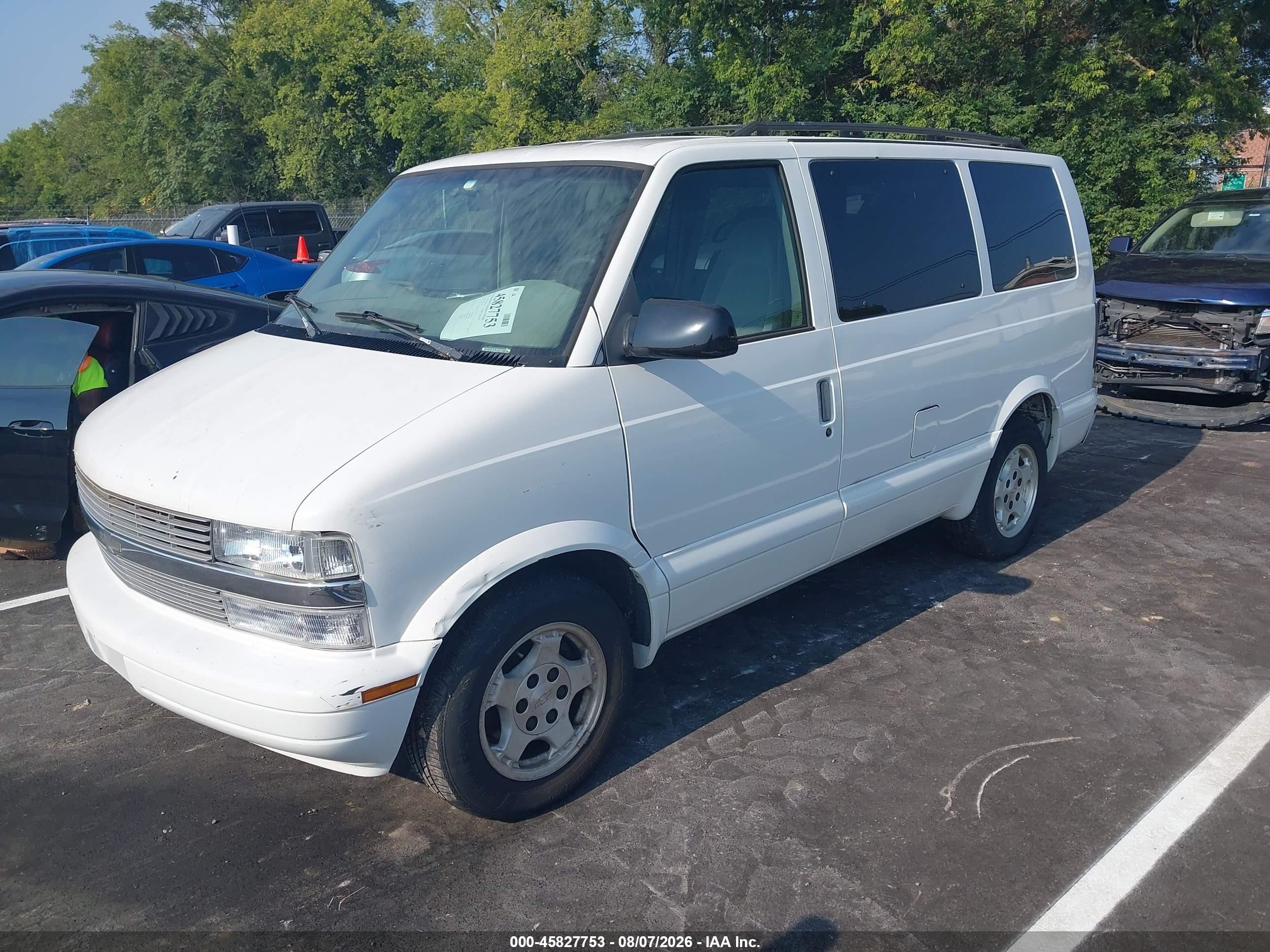 2004 Chevrolet Astro Passenger   White vin: 1GNDM19X34B127631