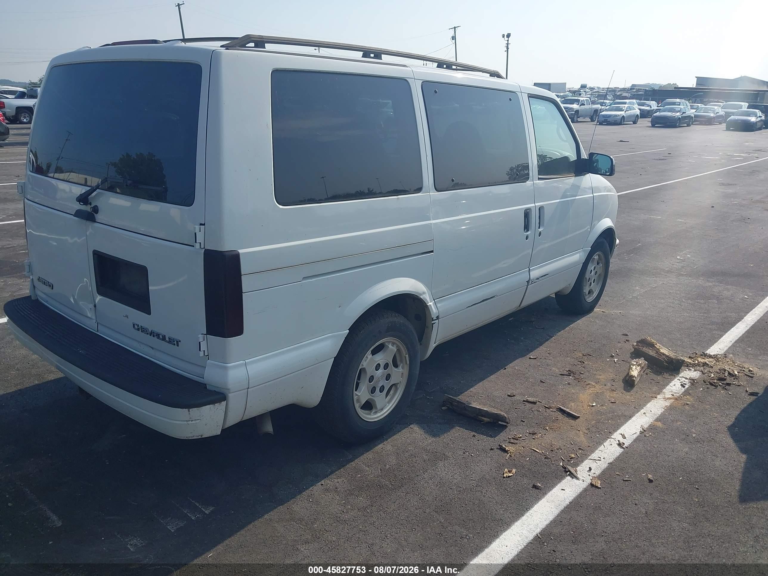 2004 Chevrolet Astro Passenger   White vin: 1GNDM19X34B127631