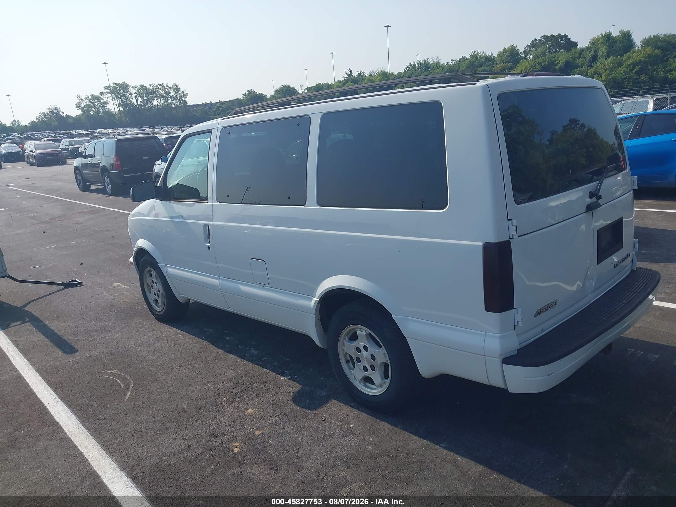 2004 Chevrolet Astro Passenger   White vin: 1GNDM19X34B127631