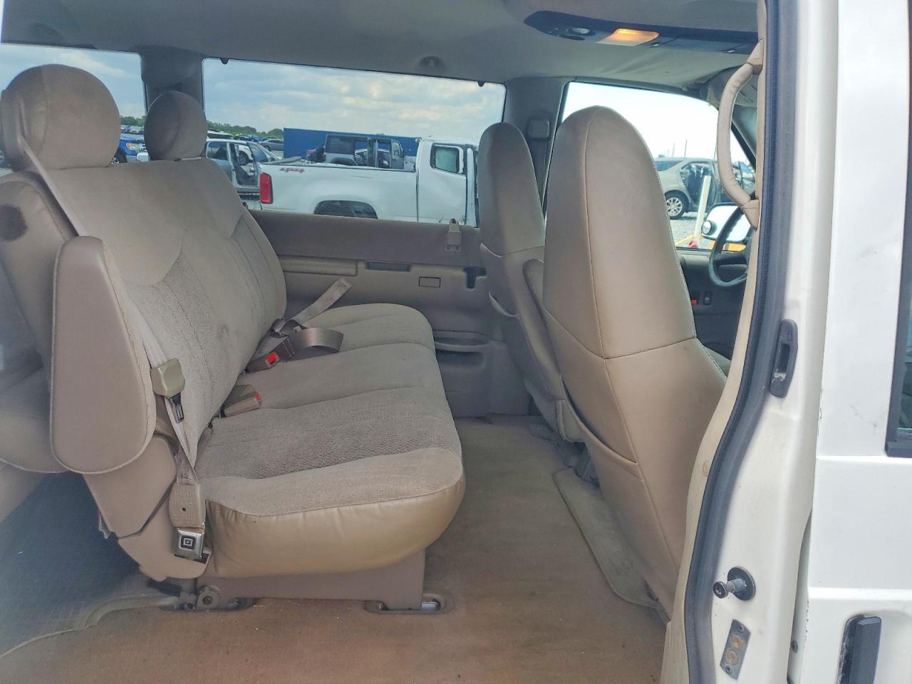 2004 Chevrolet Astro Белый vin: 1GNDM19X44B111440