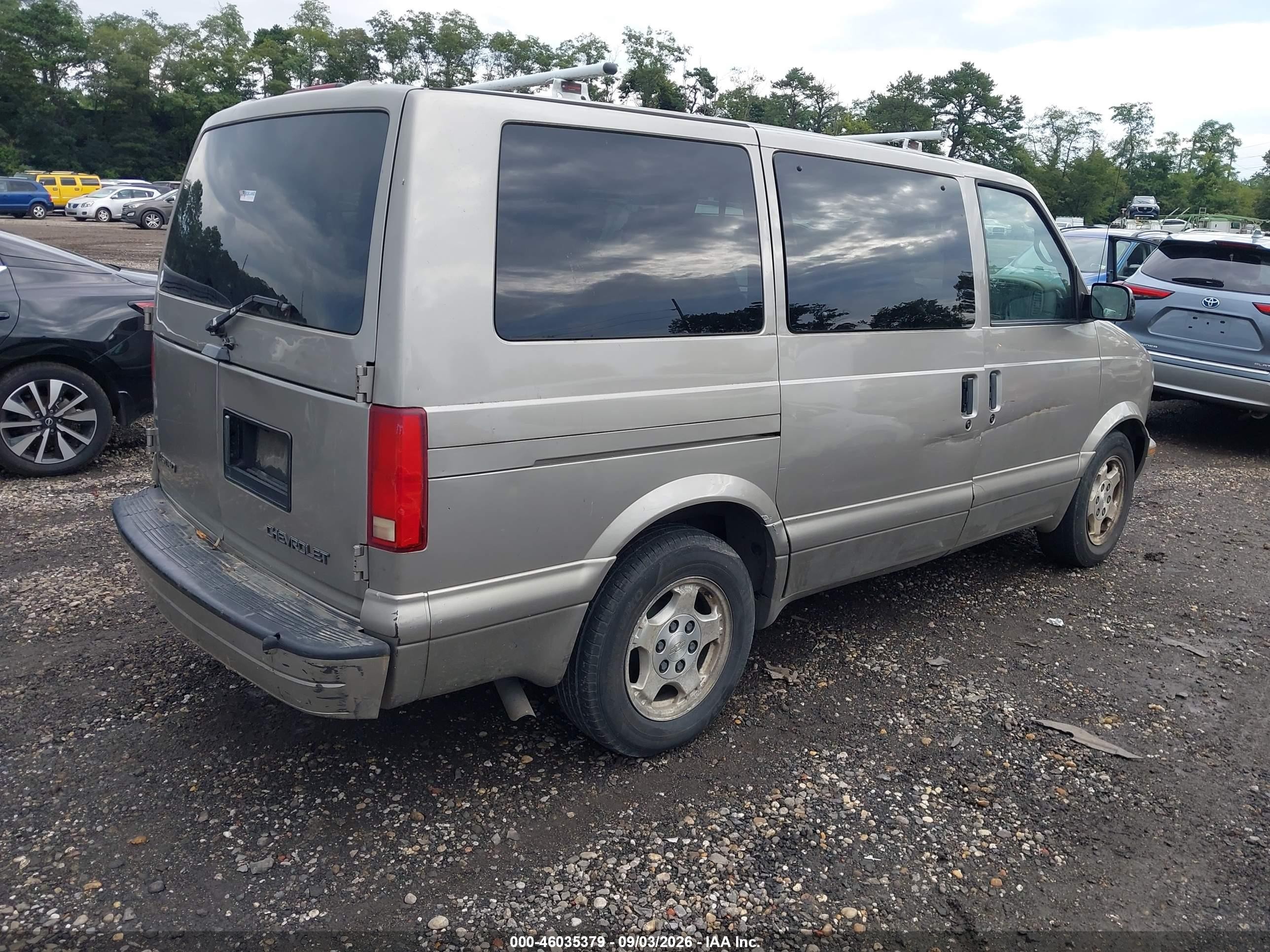 2004 Chevrolet Astro   Gray vin: 1GNDM19X44B130070