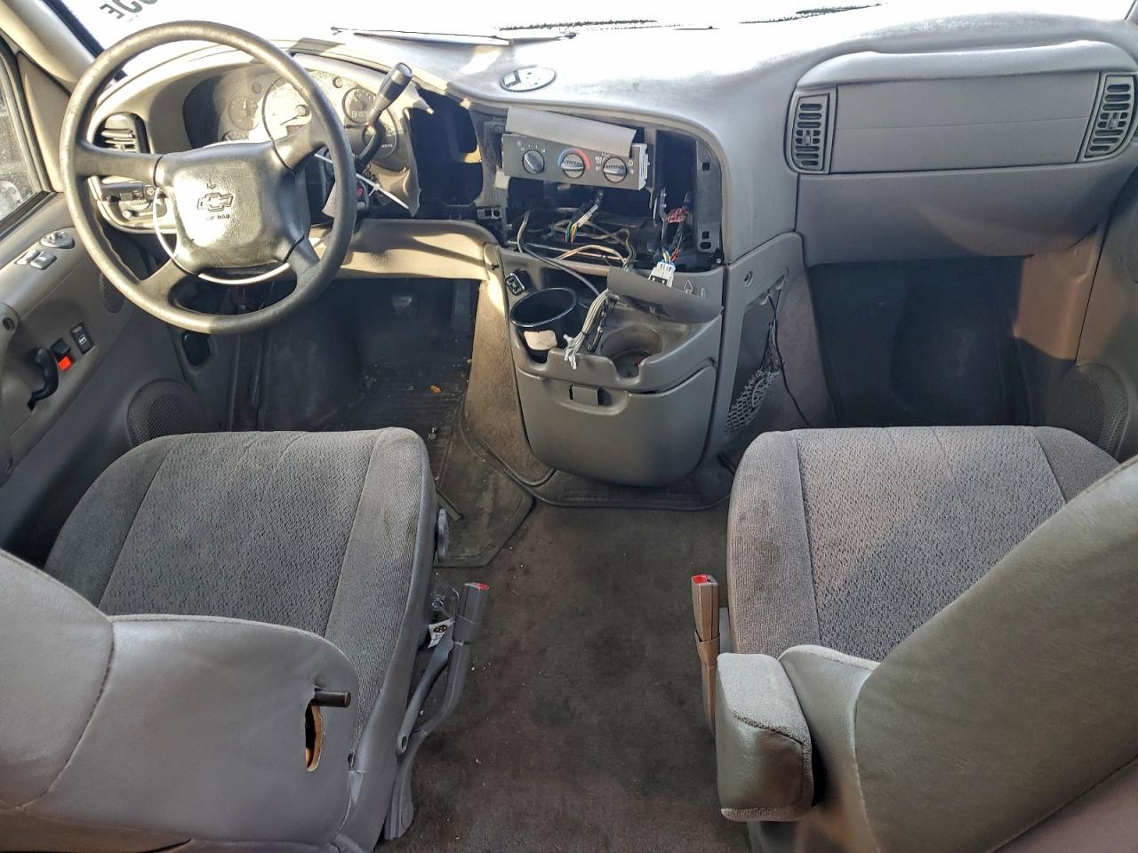 2004 Chevrolet Astro White vin: 1GNDM19X44B131672