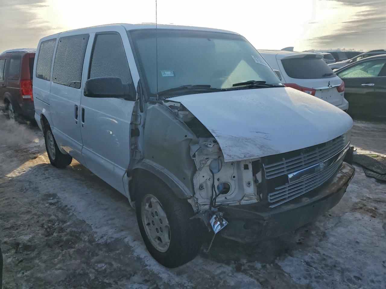 2004 Chevrolet Astro White vin: 1GNDM19X44B131672