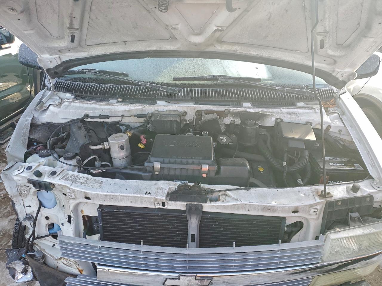2004 Chevrolet Astro White vin: 1GNDM19X44B131672