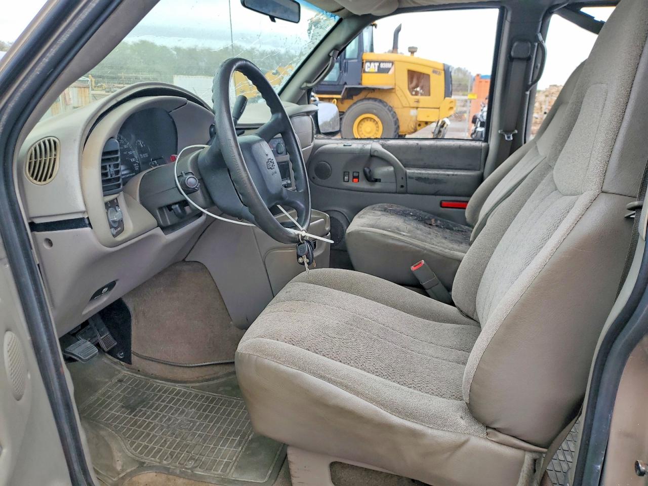 2005 Chev Astro Tan vin: 1GNDM19X45B127915