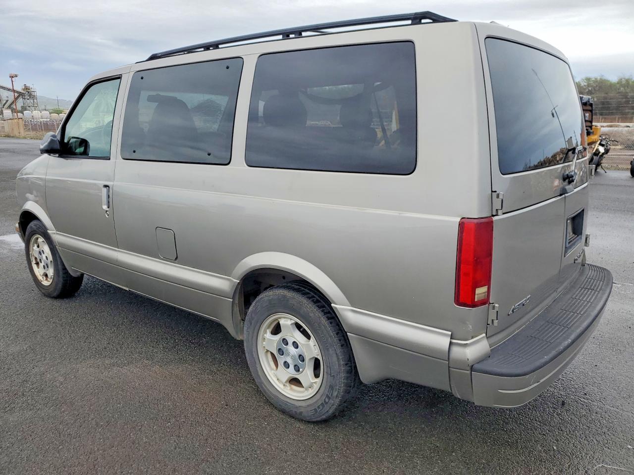 2005 Chev Astro Tan vin: 1GNDM19X45B127915