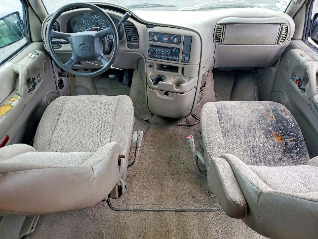 2005 Chev Astro Tan vin: 1GNDM19X45B127915