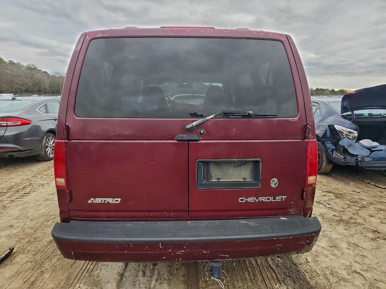 2004 Chevrolet Astro Burgundy vin: 1GNDM19X64B101489
