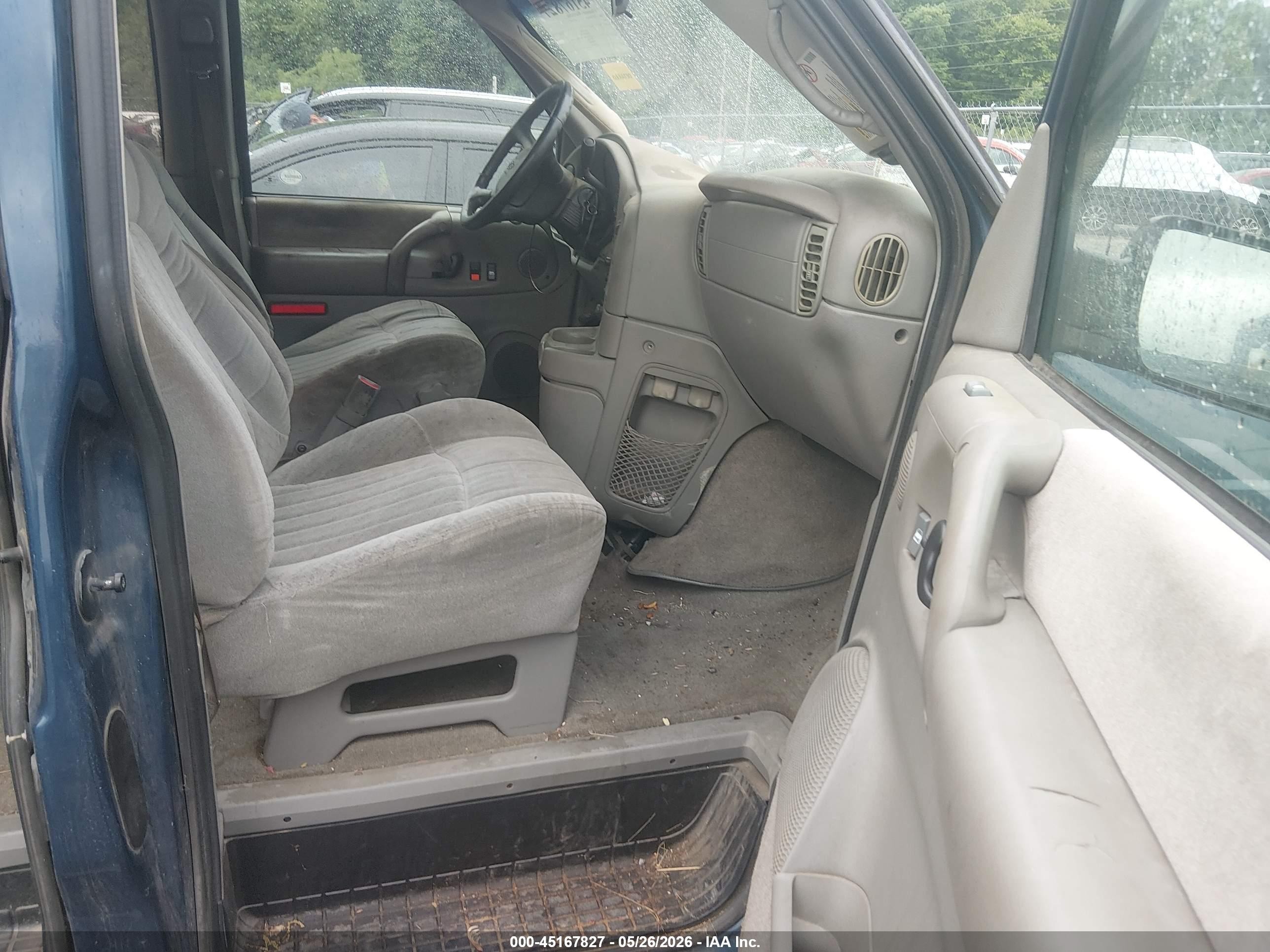 2004 Chevrolet Astro   Blue vin: 1GNDM19X64B105610