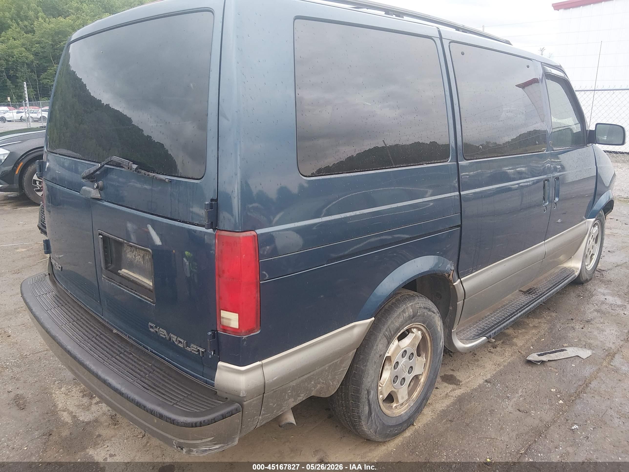 2004 Chevrolet Astro   Blue vin: 1GNDM19X64B105610