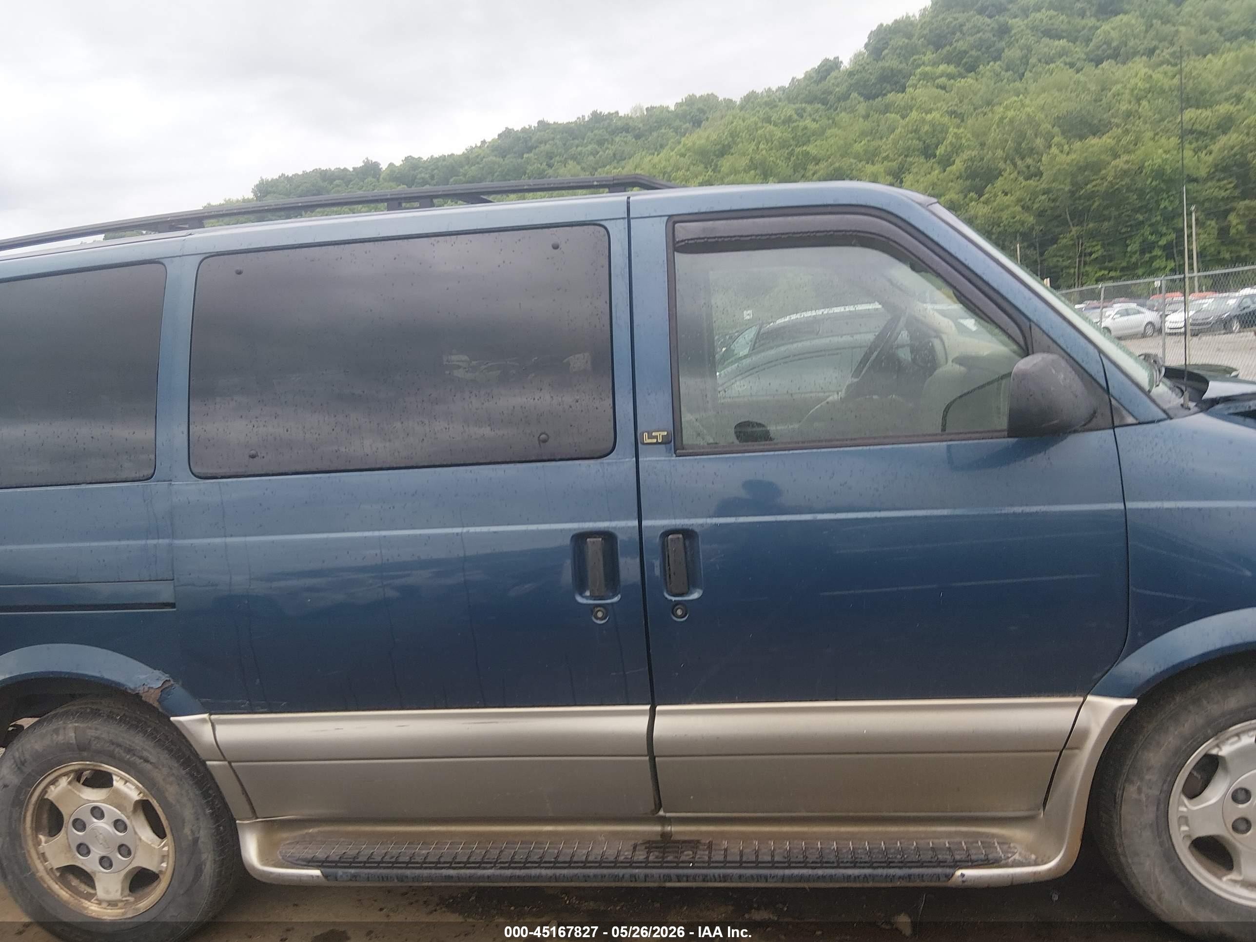 2004 Chevrolet Astro   Blue vin: 1GNDM19X64B105610