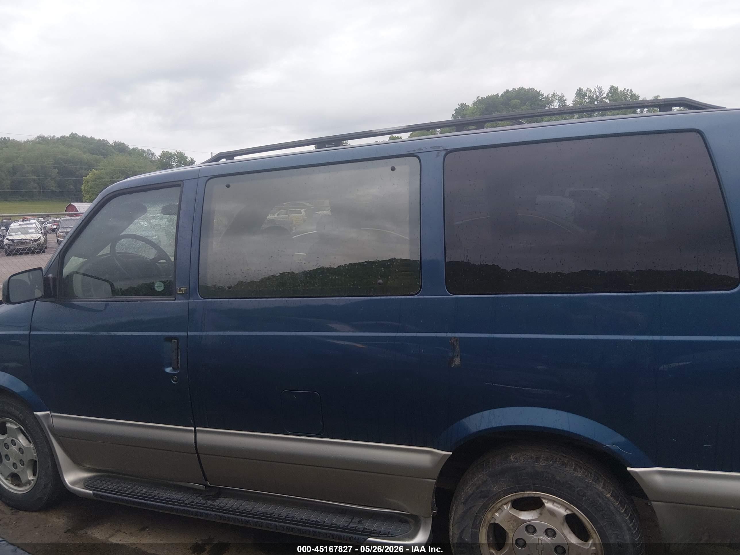 2004 Chevrolet Astro   Blue vin: 1GNDM19X64B105610