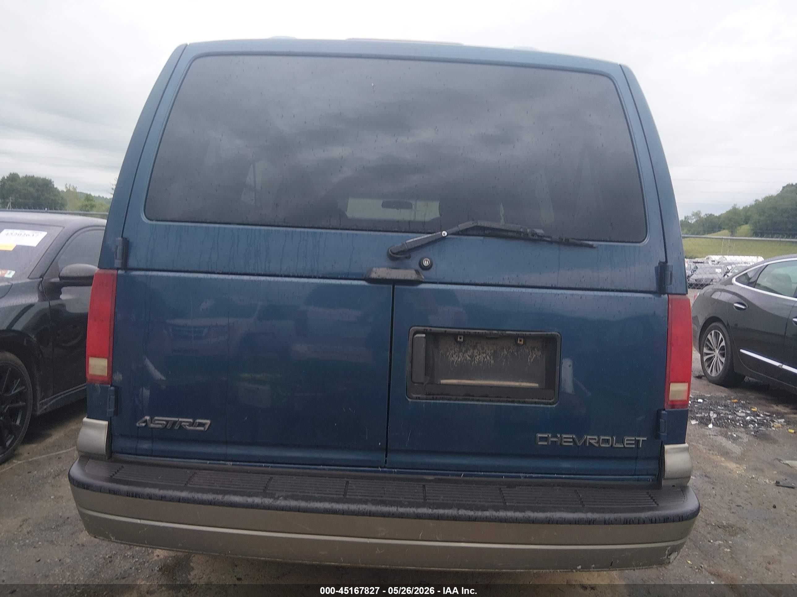 2004 Chevrolet Astro   Blue vin: 1GNDM19X64B105610