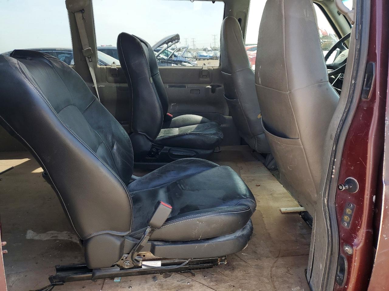 2004 Chevrolet Astro Maroon vin: 1GNDM19X64B111469