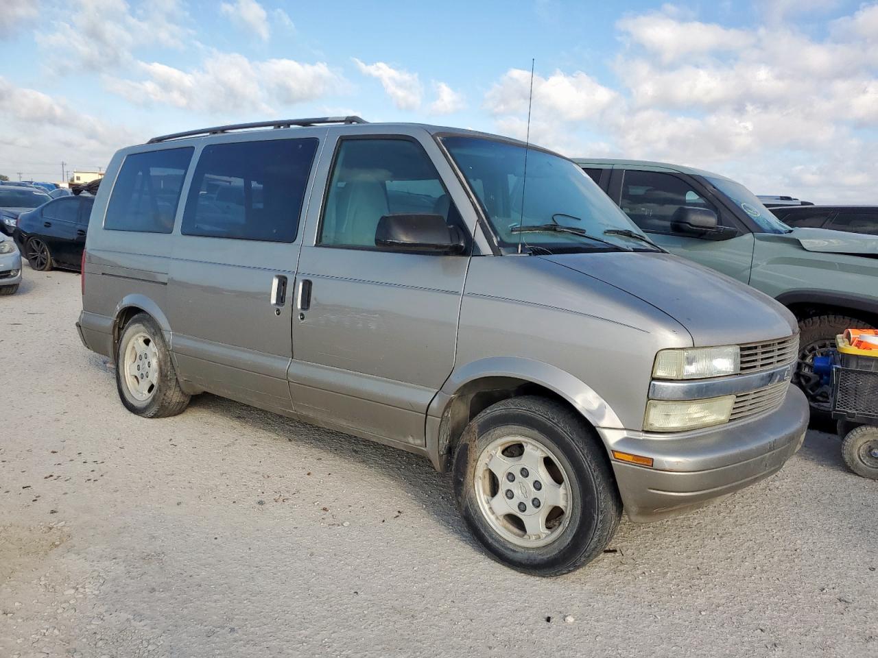 2004 Chevrolet Astro Tan vin: 1GNDM19X64B117675