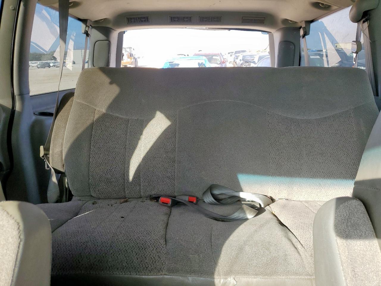 2004 Chevrolet Astro Tan vin: 1GNDM19X64B117675