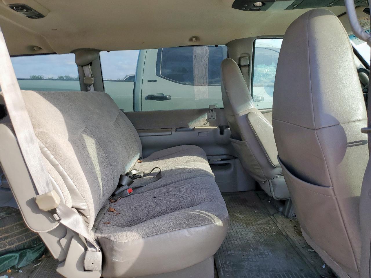 2004 Chevrolet Astro Tan vin: 1GNDM19X64B117675