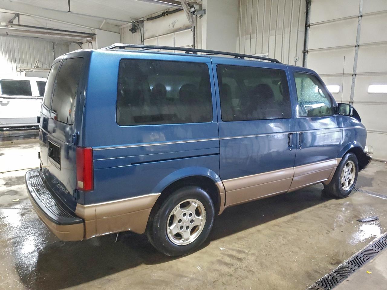2004 Chevrolet Astro Blue vin: 1GNDM19X64B118423
