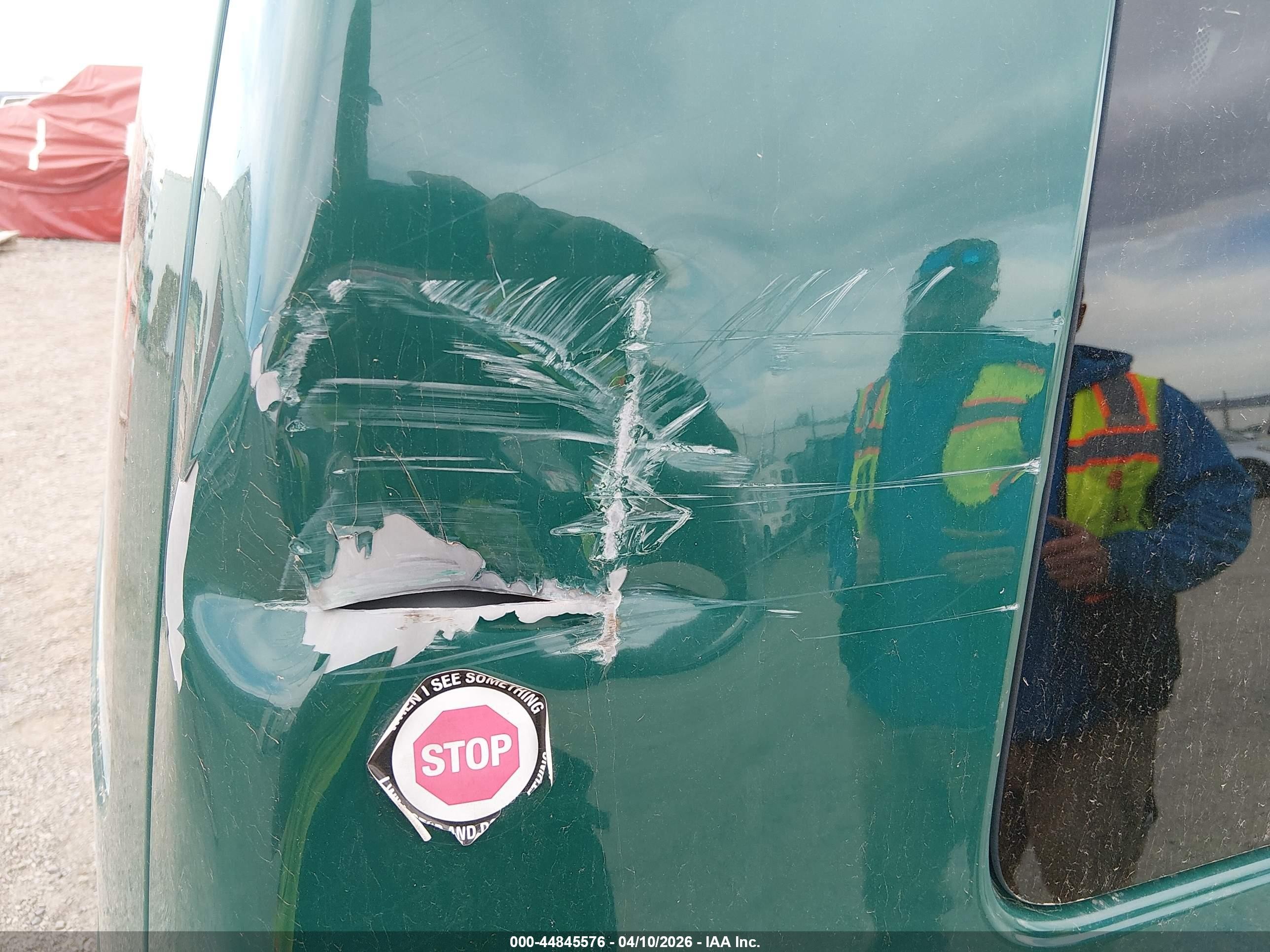 2004 Chevrolet Astro   Green vin: 1GNDM19X64B125713