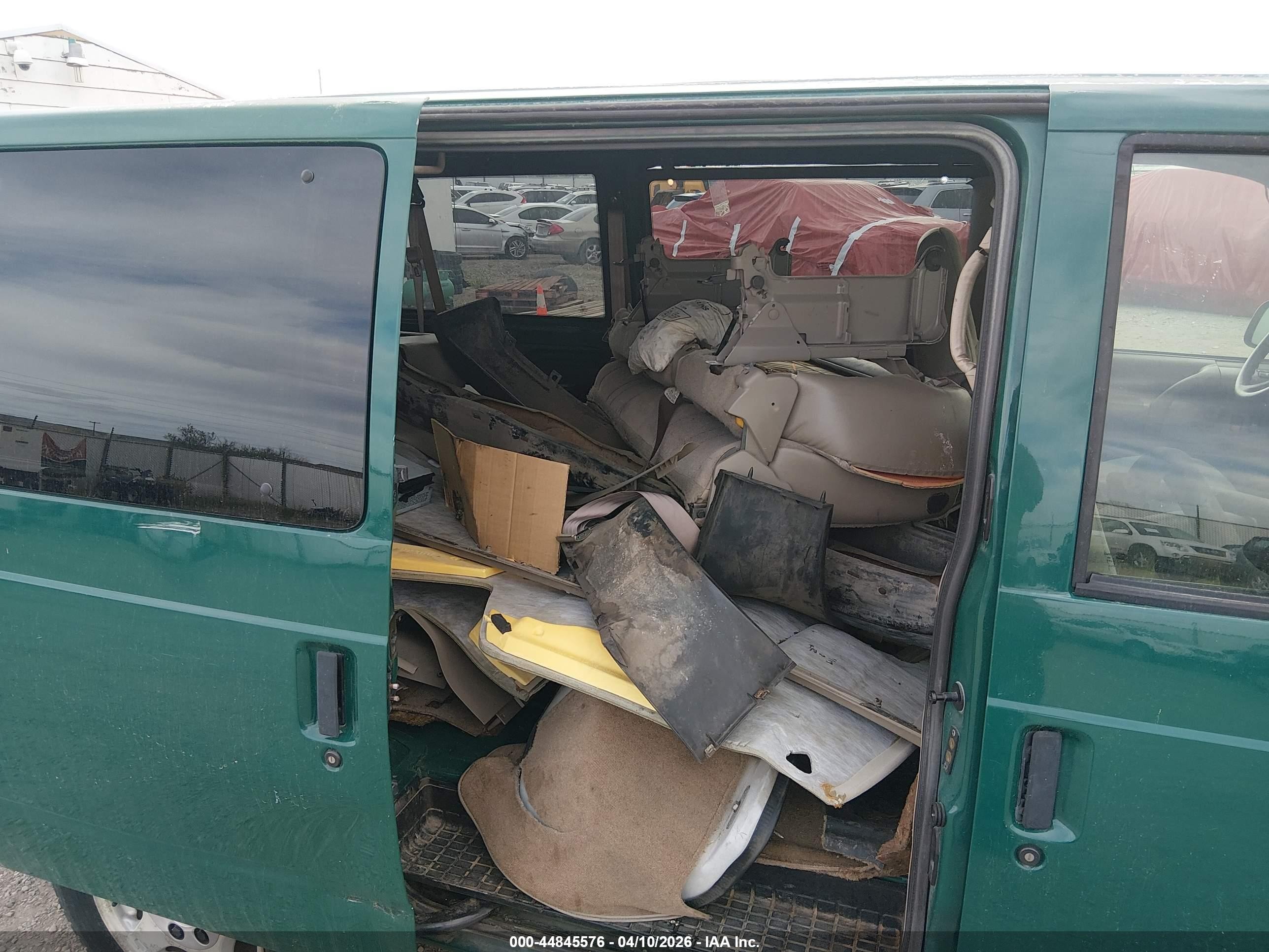 2004 Chevrolet Astro   Green vin: 1GNDM19X64B125713