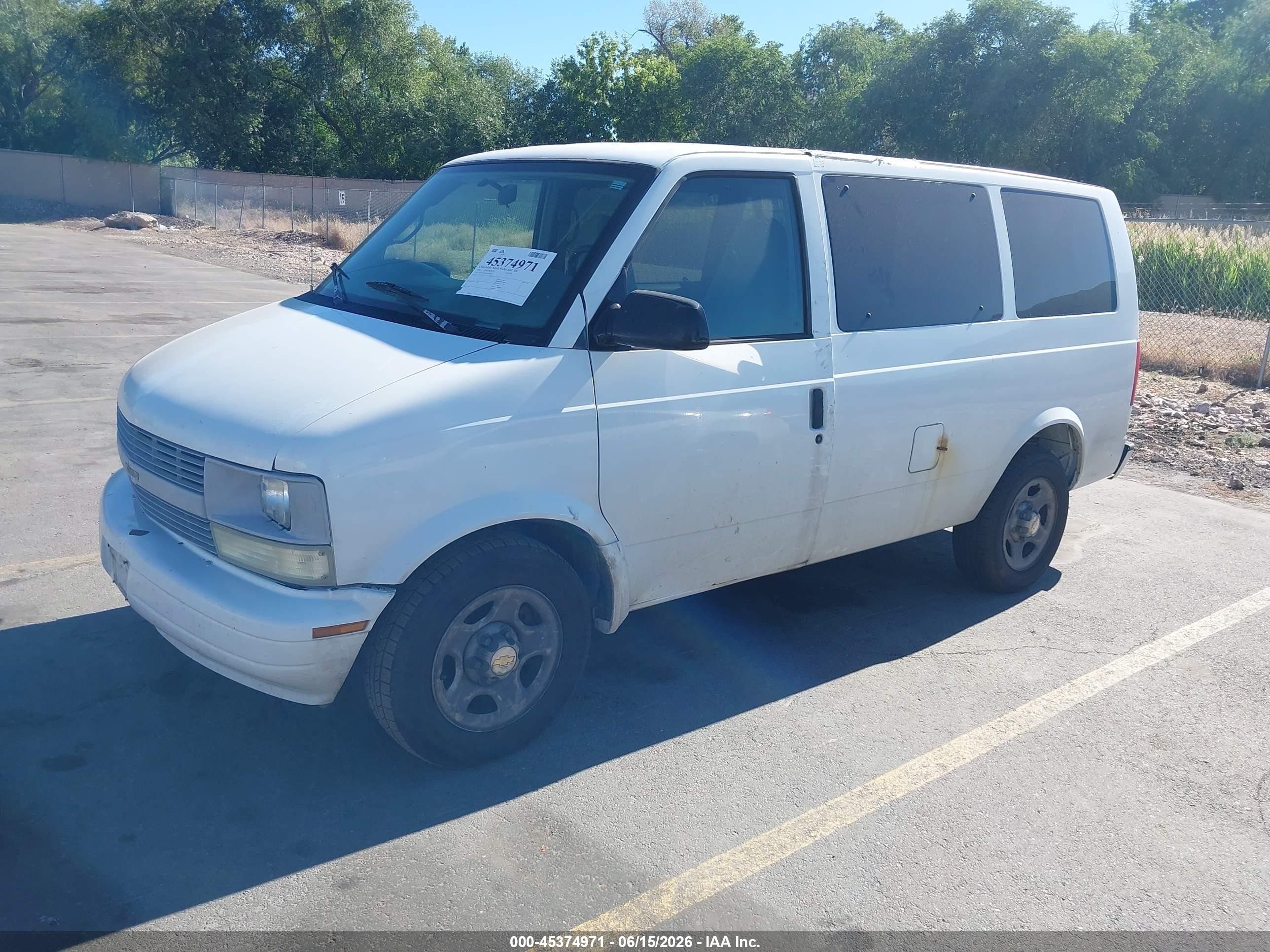 2004 Chevrolet Astro   White vin: 1GNDM19X64B128109
