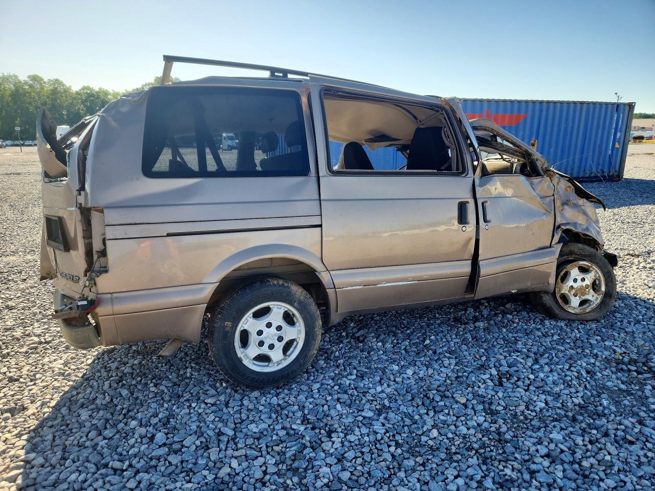 2005 Chevrolet Astro Gold vin: 1GNDM19X75B111384