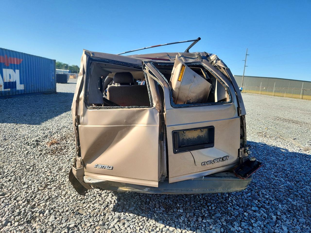 2005 Chevrolet Astro Gold vin: 1GNDM19X75B111384