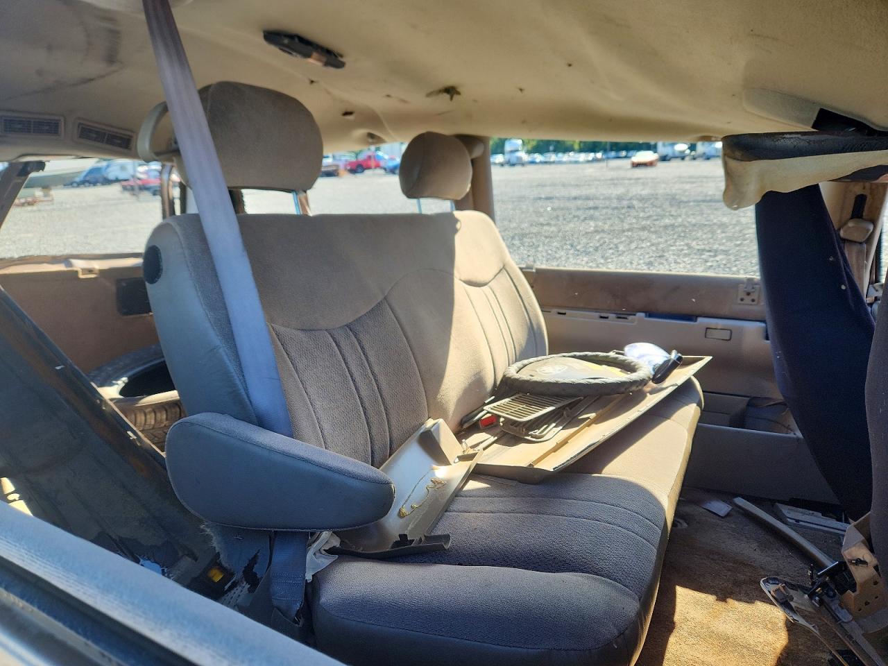 2005 Chevrolet Astro Gold vin: 1GNDM19X75B111384