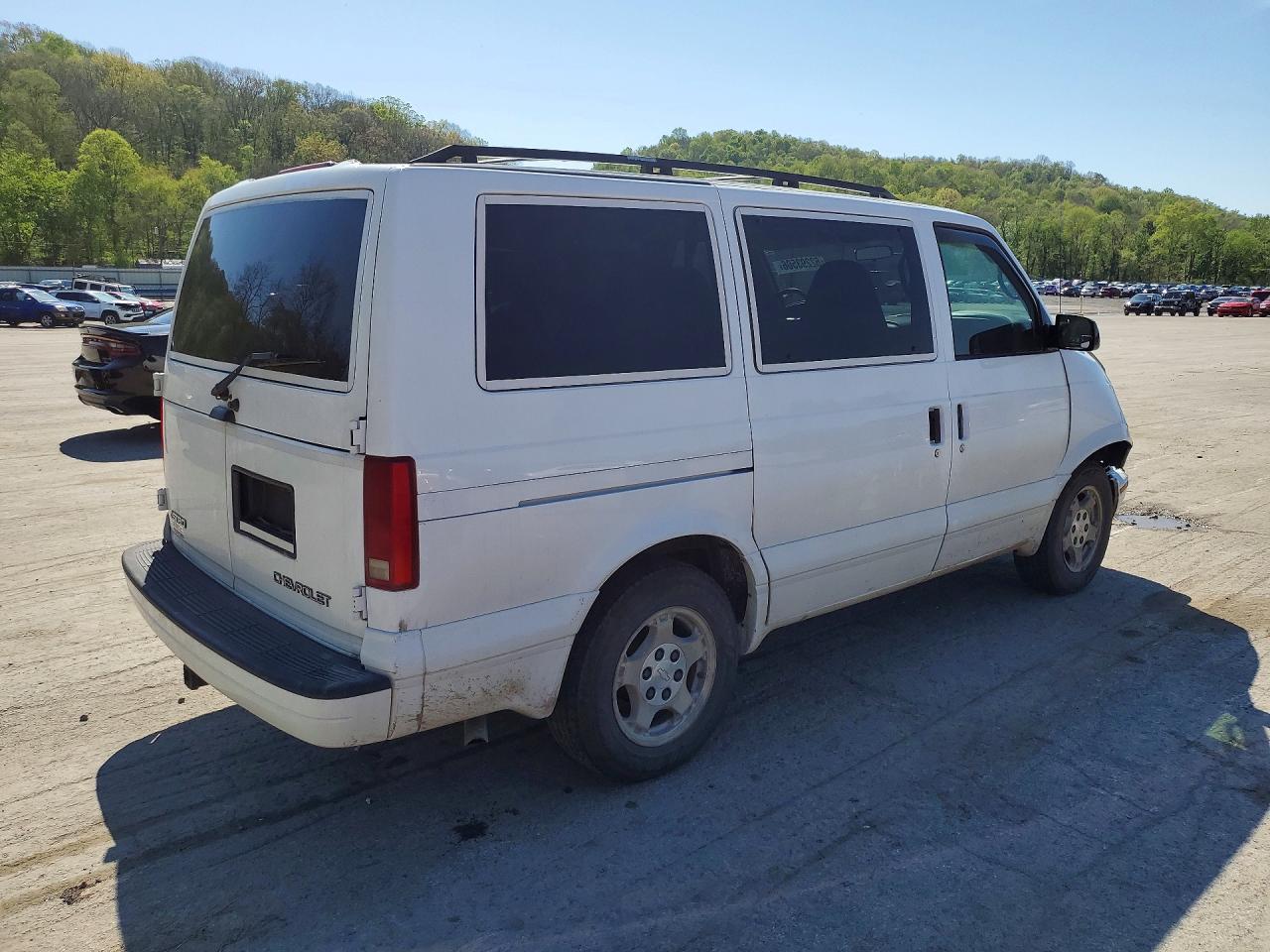 2005 Chevrolet Astro White vin: 1GNDM19X75B123549