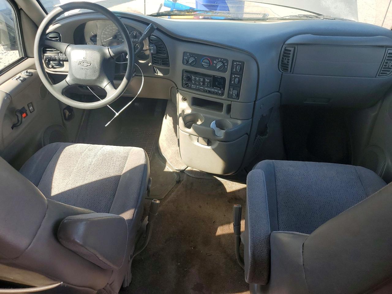 2003 Chevrolet Astro Tan vin: 1GNDM19X83B101282