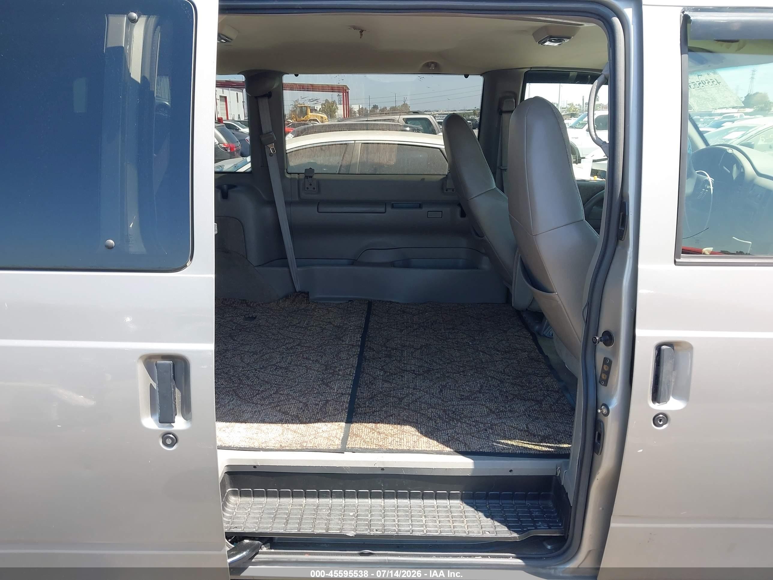 2003 Chevrolet Astro Passenger   Beige vin: 1GNDM19X83B140504