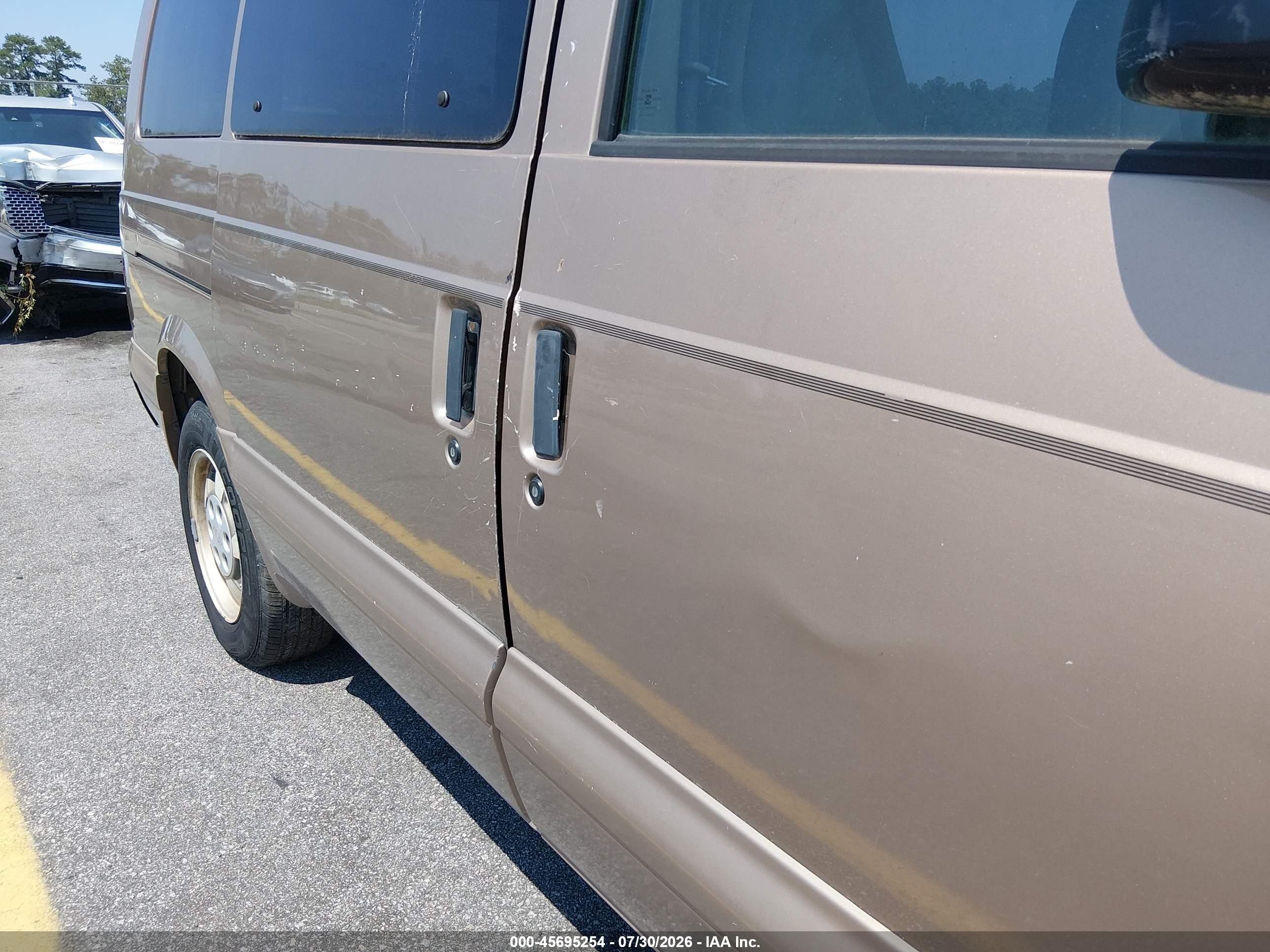 2003 Chevrolet Astro Passenger   Brown vin: 1GNDM19X83B149042
