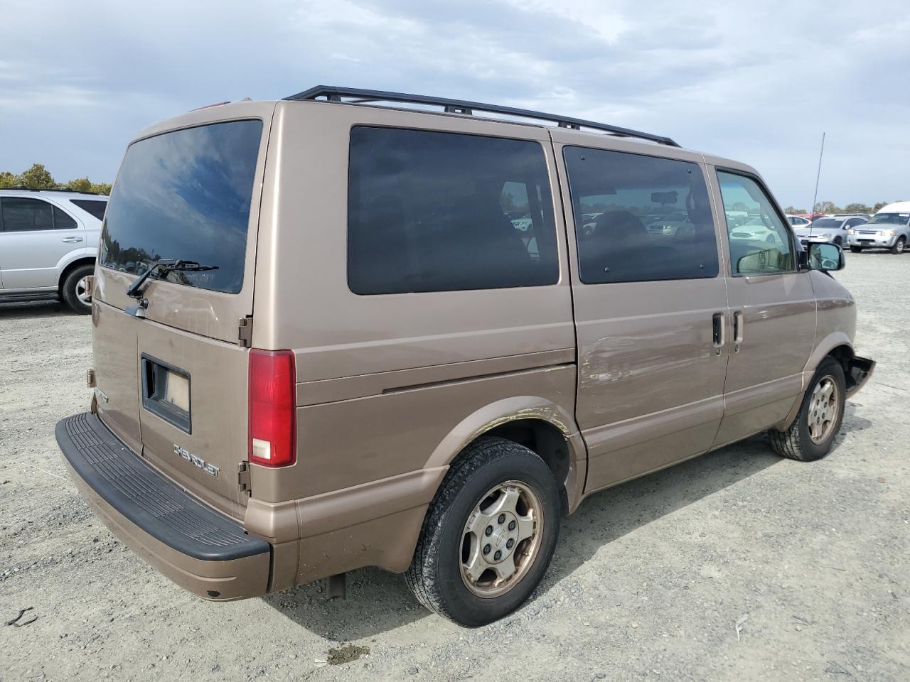 2004 Chevrolet Astro Tan vin: 1GNDM19X94B130470