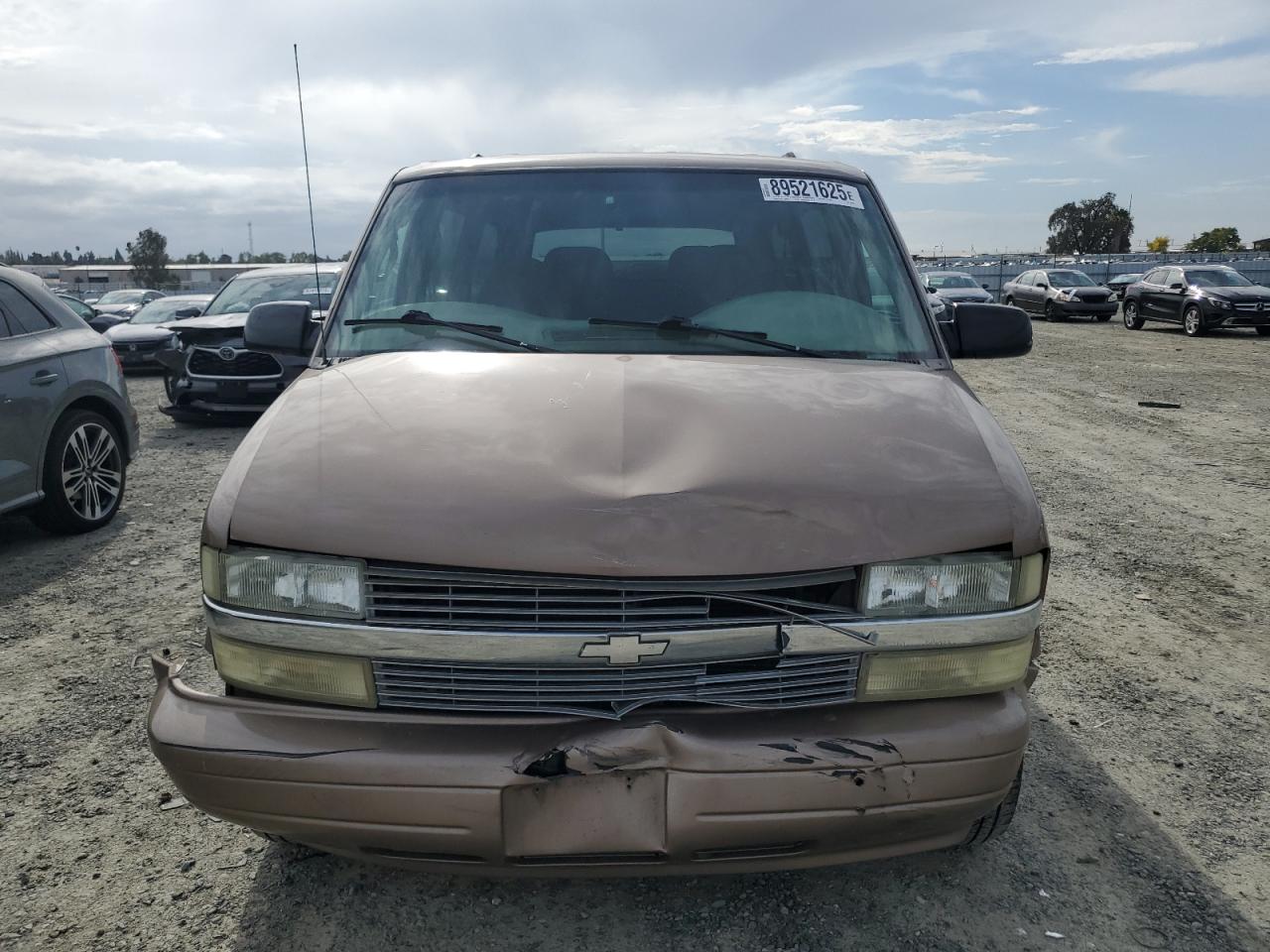 2004 Chevrolet Astro Tan vin: 1GNDM19X94B130470