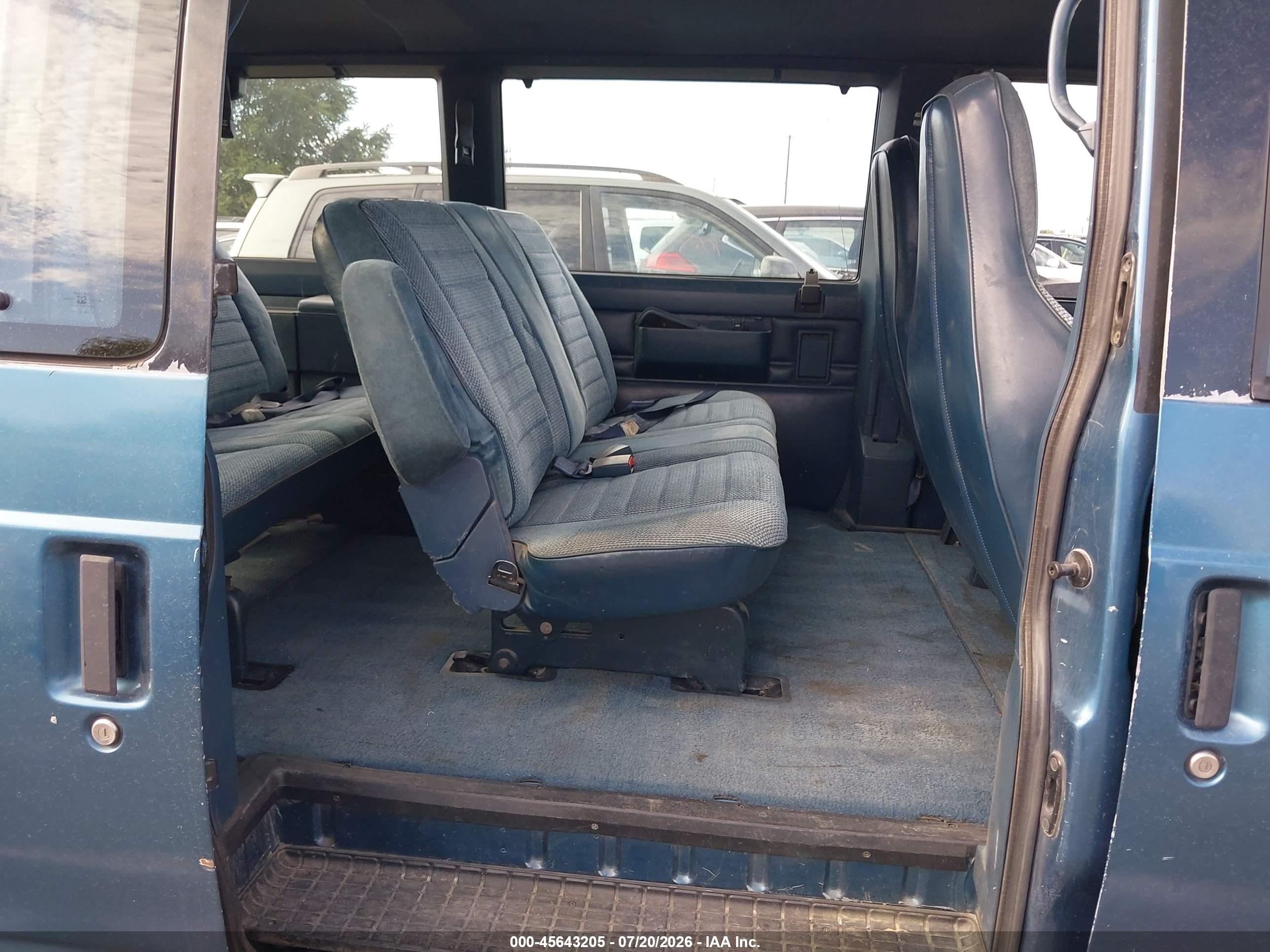 1992 Chevrolet Astro   Blue vin: 1GNDM19Z5NB134857