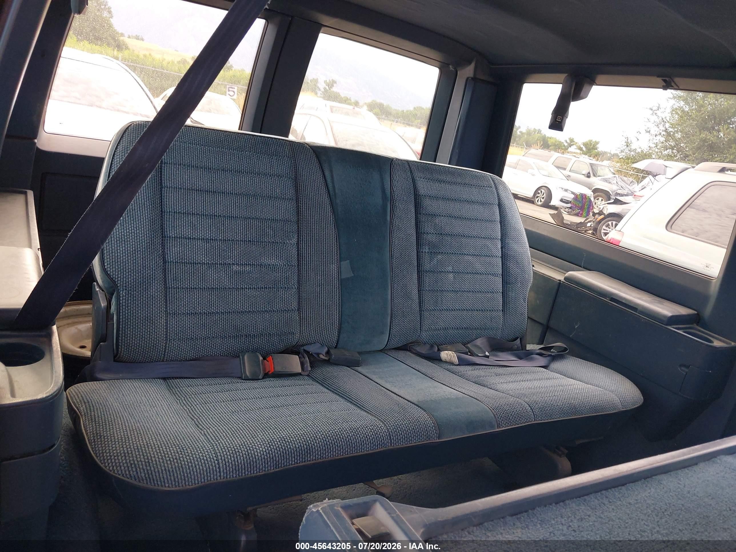 1992 Chevrolet Astro   Blue vin: 1GNDM19Z5NB134857