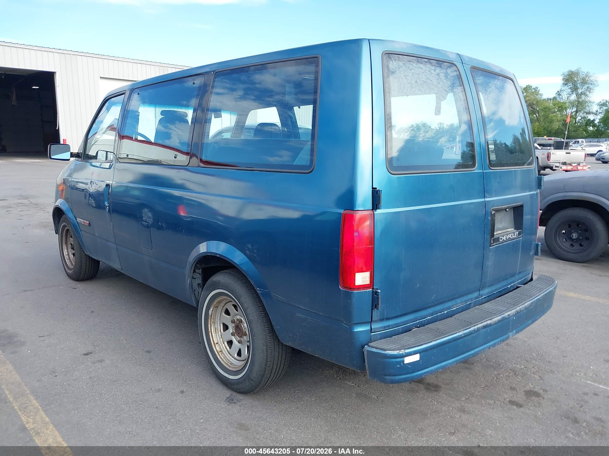 1992 Chevrolet Astro   Blue vin: 1GNDM19Z5NB134857