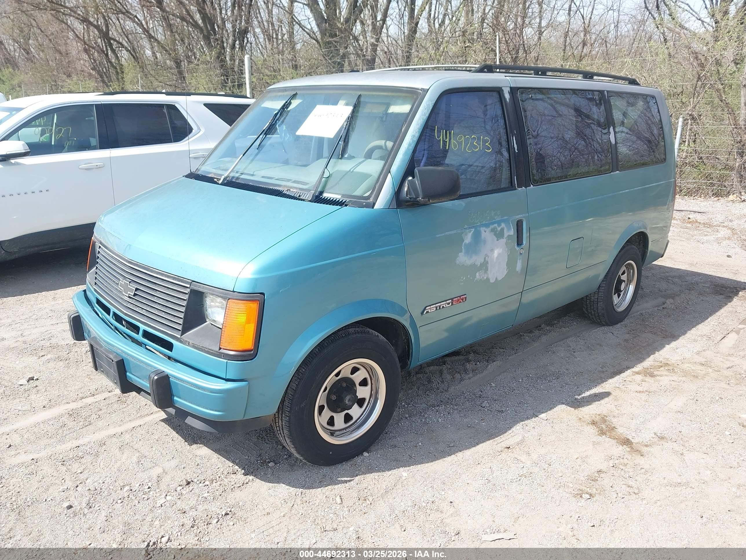 1993 Chevrolet Astro   Blue vin: 1GNDM19Z6PB218642