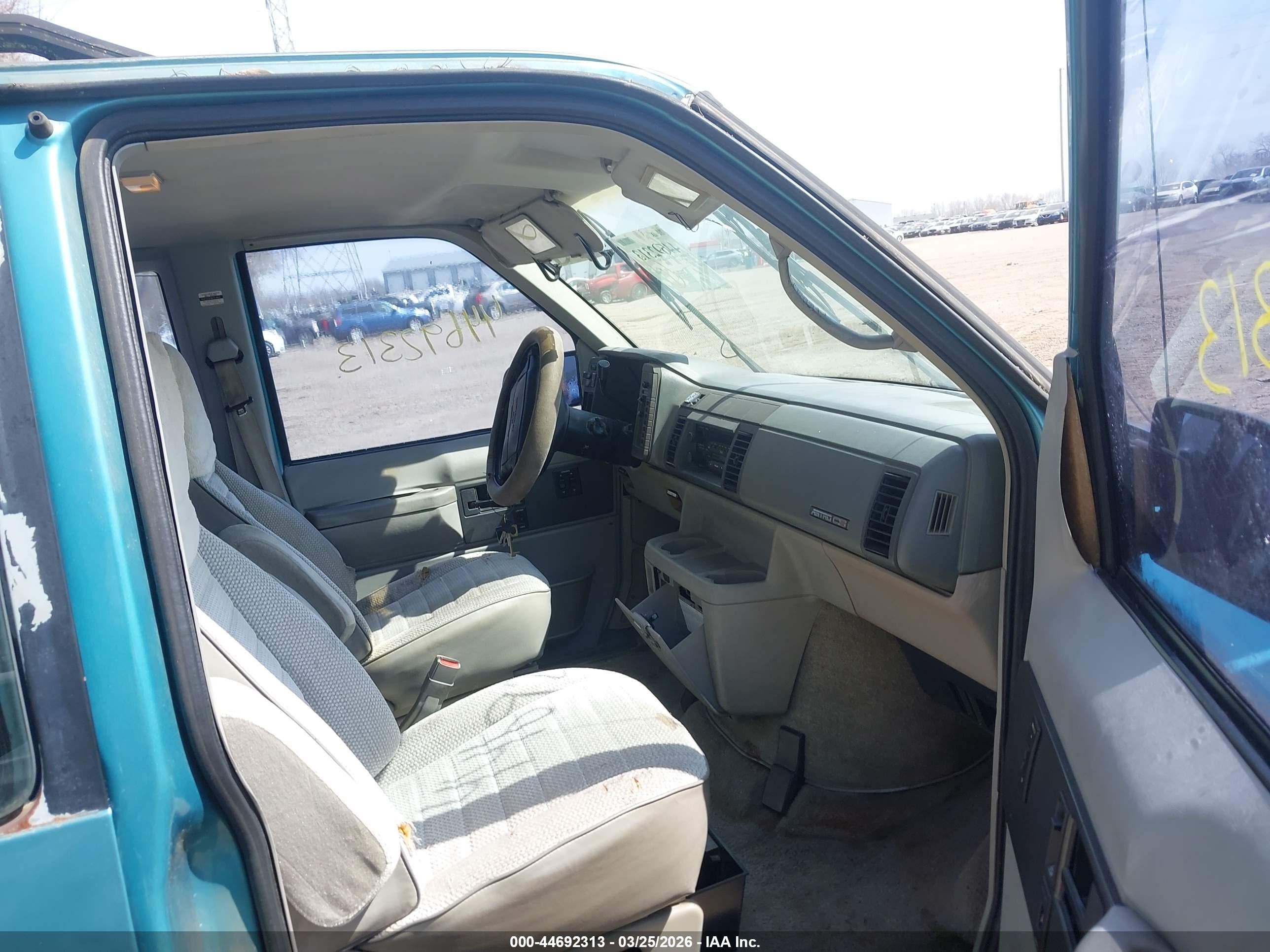 1993 Chevrolet Astro   Blue vin: 1GNDM19Z6PB218642