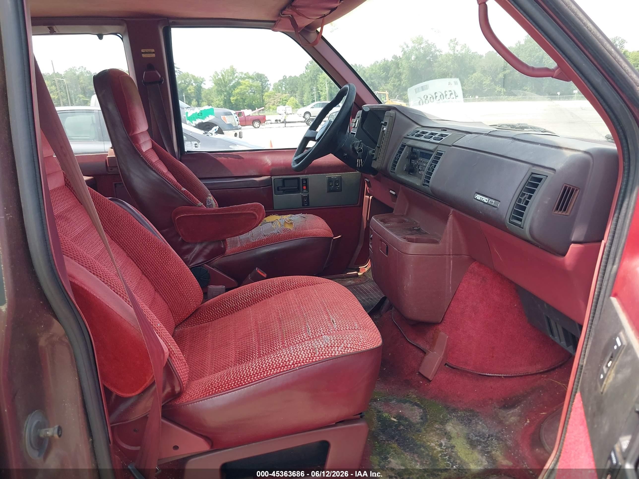 1993 Chevrolet Astro   Red vin: 1GNDM19Z8PB131633